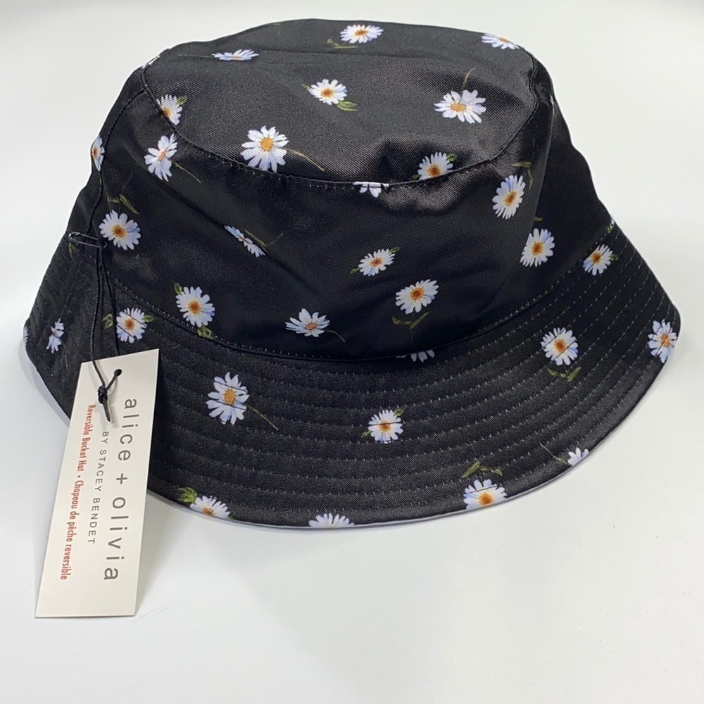 Alice & Olivia Reversible Daisey Bucket Hat NWT